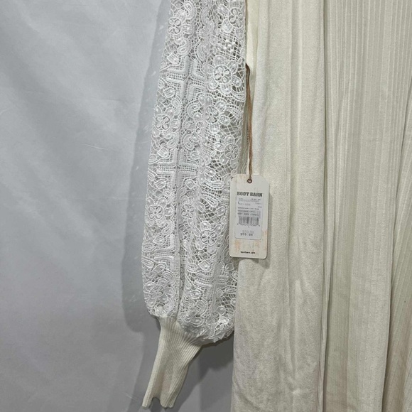 NWT Shyanne Cream Lace Arm Cardigan Women’s Size Large - Picture 3 of 4